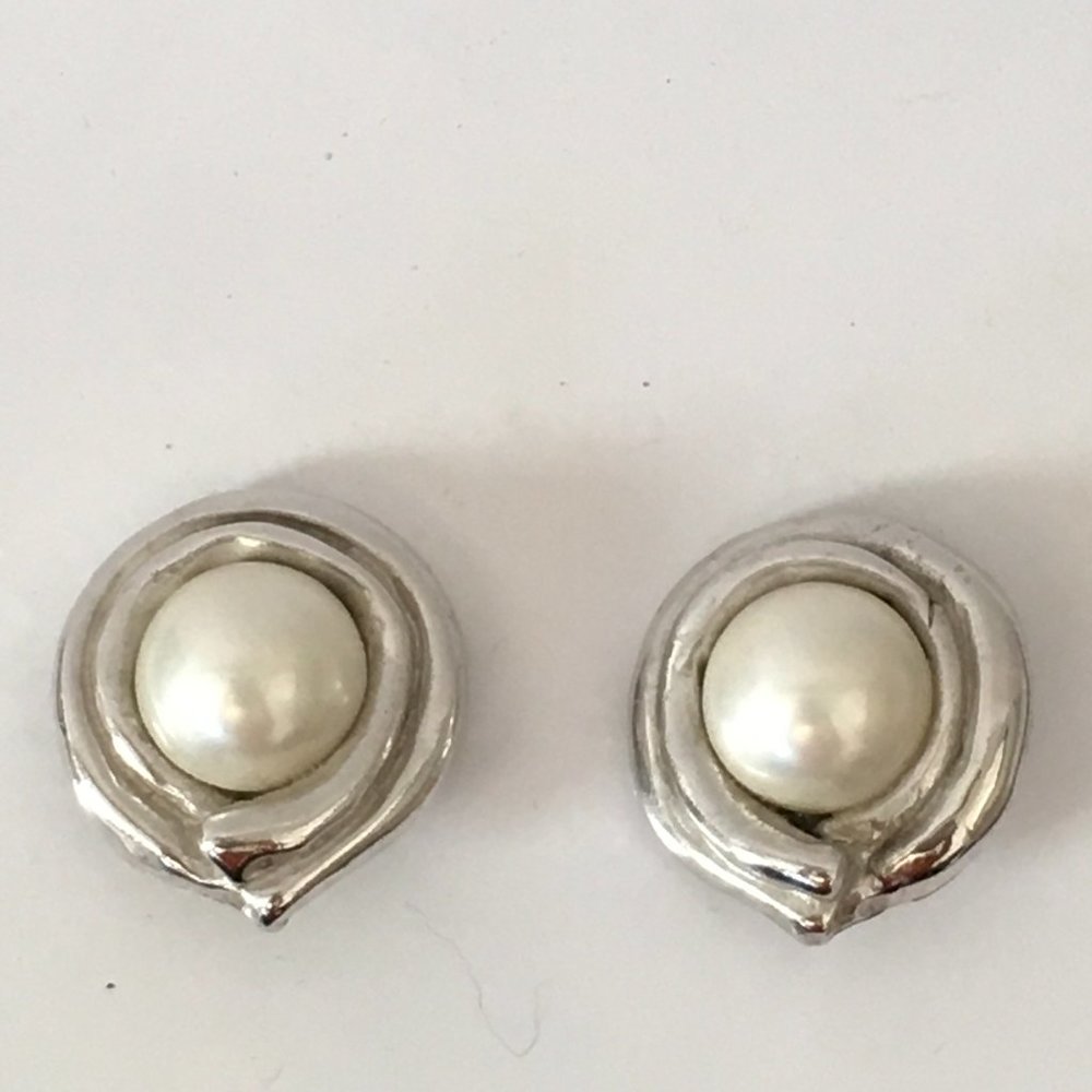 1980s Vintage Ciner Earrings.  Circle Swish, round pearl dome cabochon.  Silver…